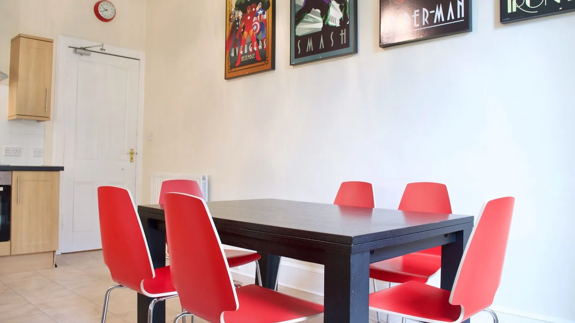 3 Bedroom Apartment Accommodates 8 Edinburgh 0*,  United Kingdom