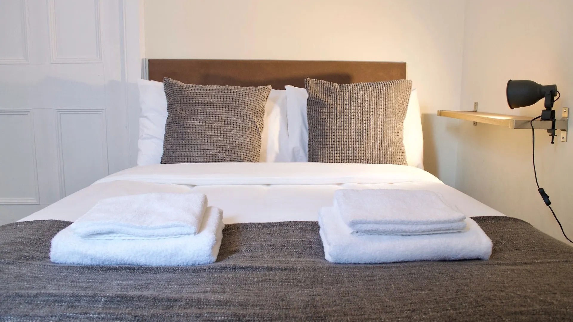3 Bedroom Apartment Accommodates 8 Edinburgh United Kingdom