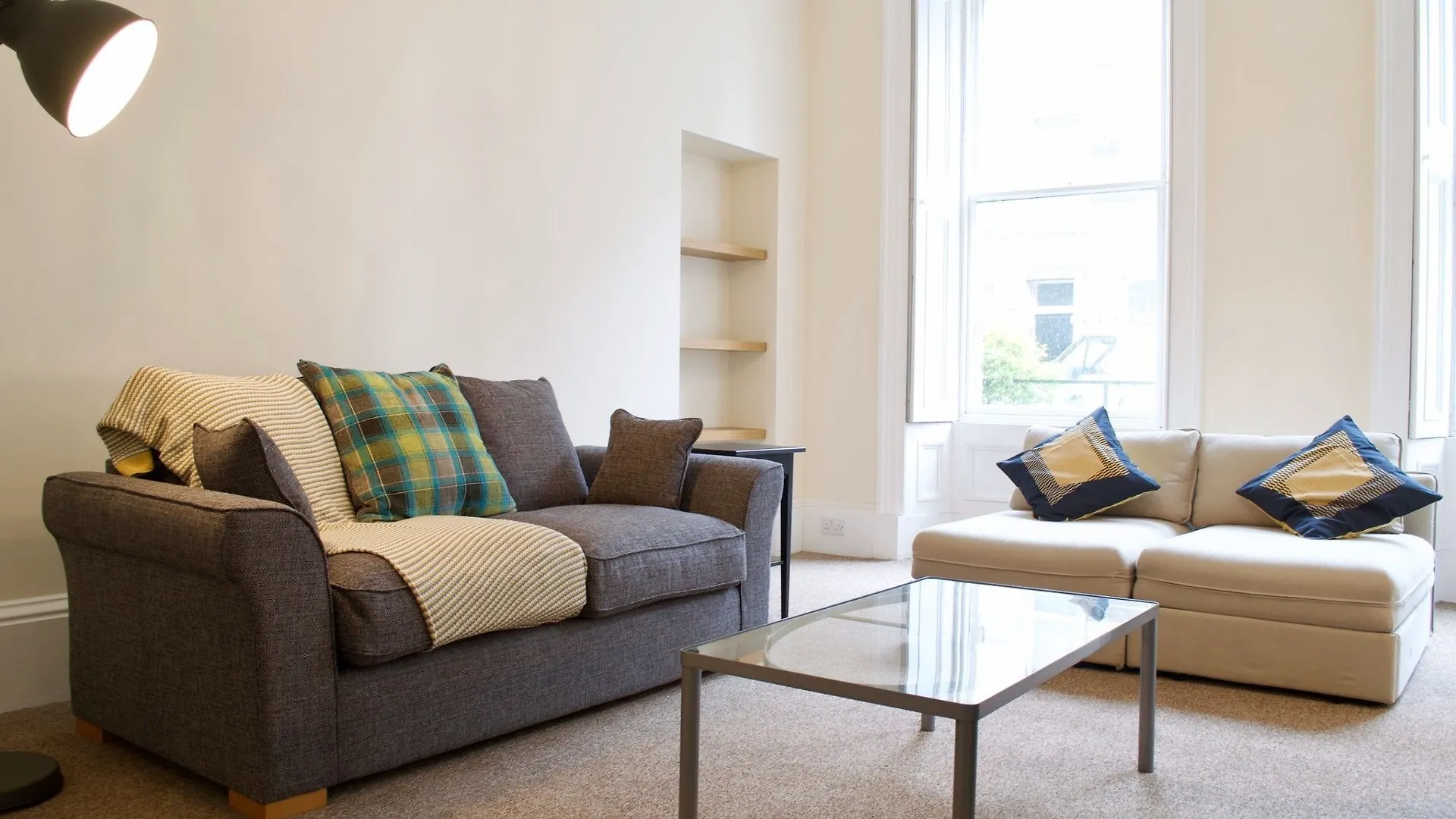 3 Bedroom Apartment Accommodates 8 Edinburgh