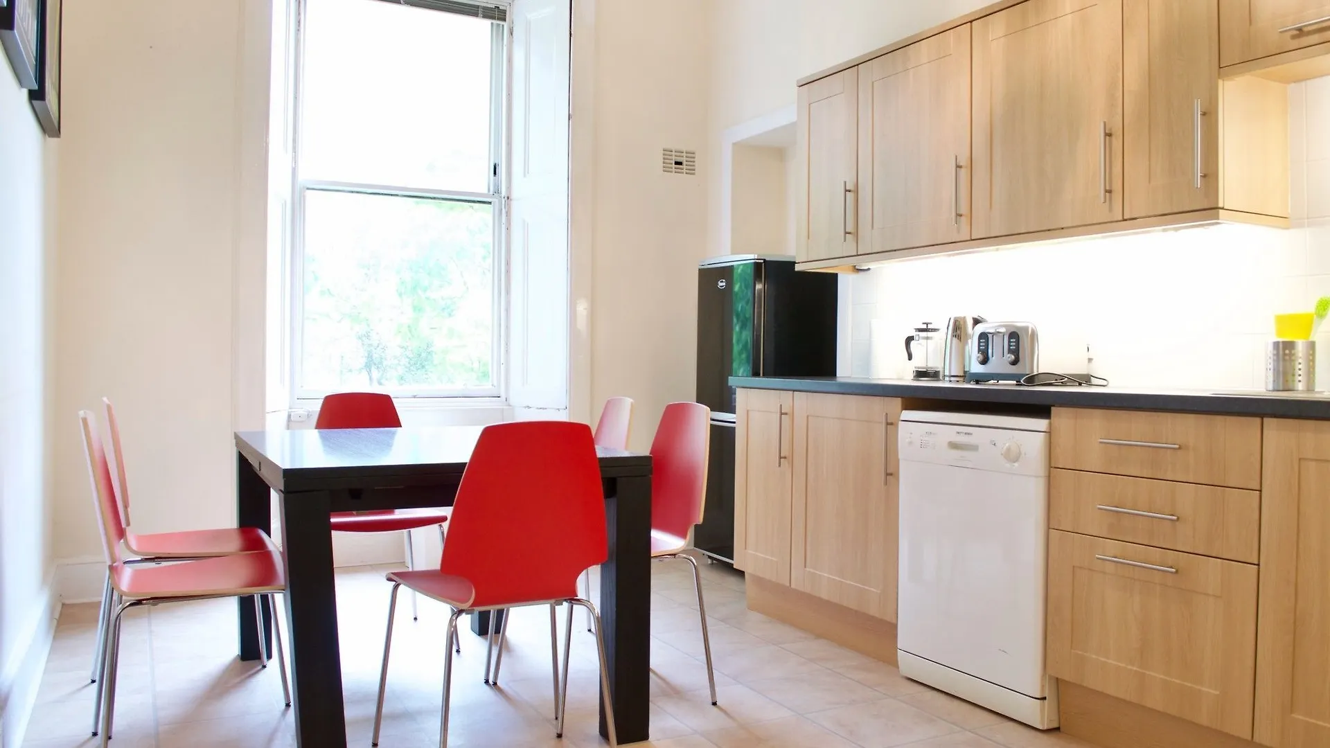 3 Bedroom Apartment Accommodates 8 Edinburgh 0*,