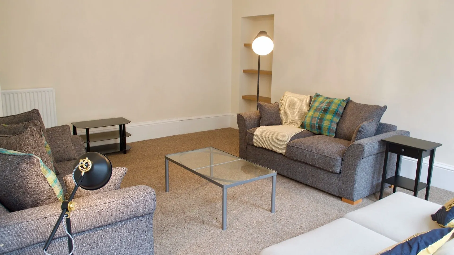 3 Bedroom Apartment Accommodates 8 Edinburgh