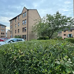 Two Bedroom Flat Close To Meadows With Free Parking By Parking Permit Edinburgh